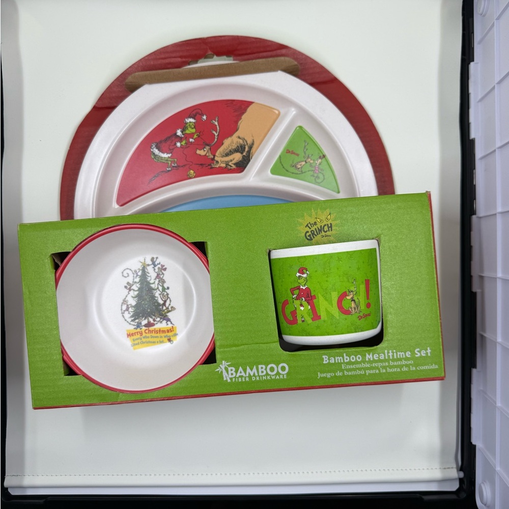 Bamboo Fiber Grinch Dinnerware Set - Red, Green, and White